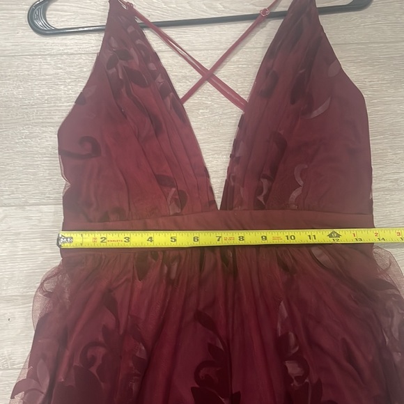 Windsor lined dress size small burgundy, color. - Picture 3 of 6